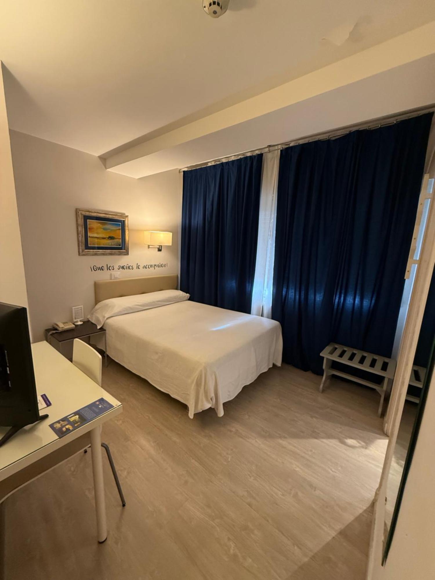 Hotel Virrey Арнедо Экстерьер фото