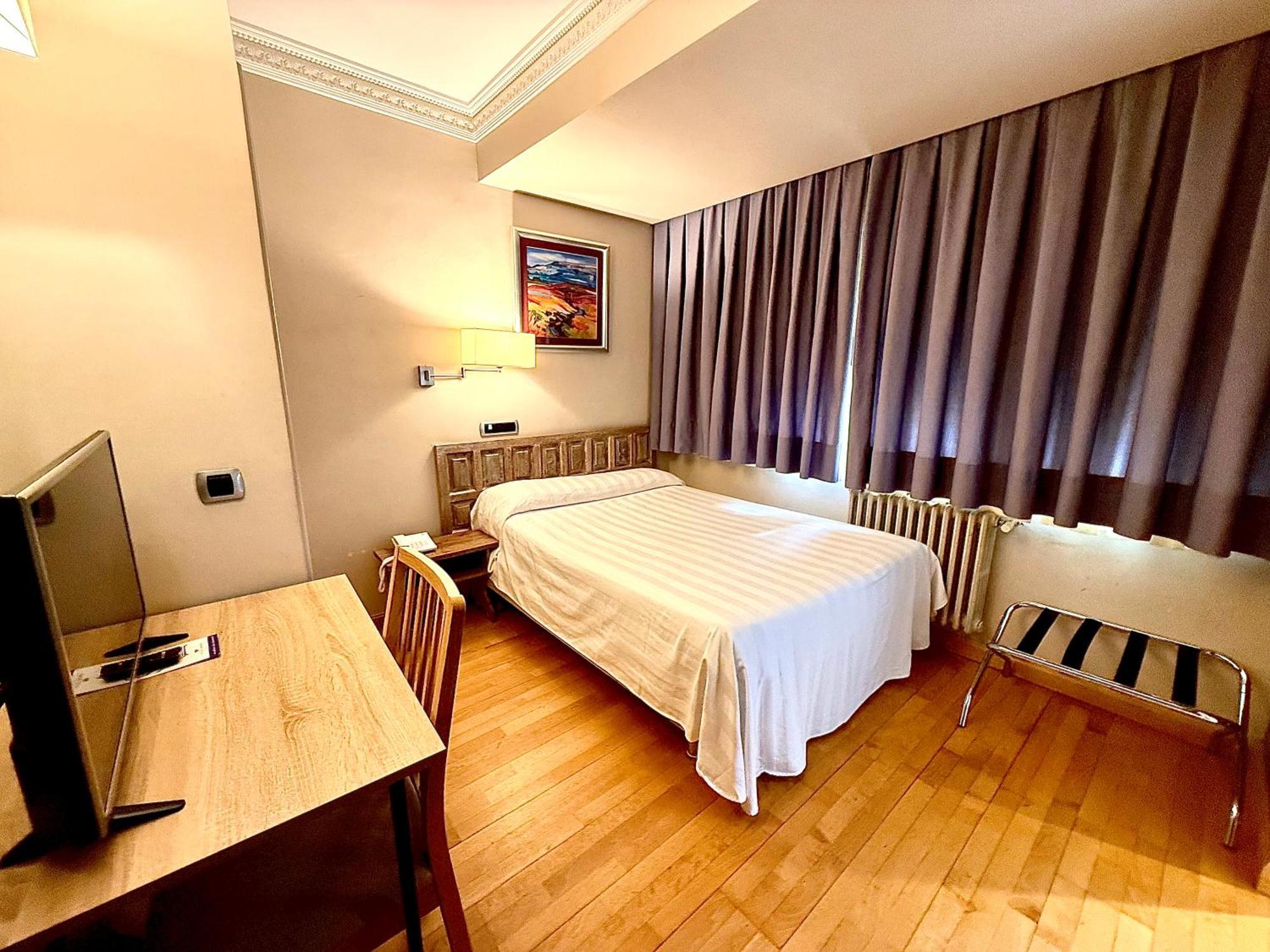 Hotel Virrey Арнедо Экстерьер фото
